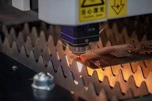Переваги волоконних лазерів для їхньої майбутньої проникності у провідних галузях промисловості
